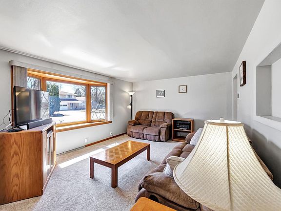 4th image of 114 W WILSON AVENUE