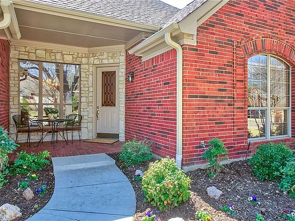 4th image of 2805 Meadow Glen Dr
