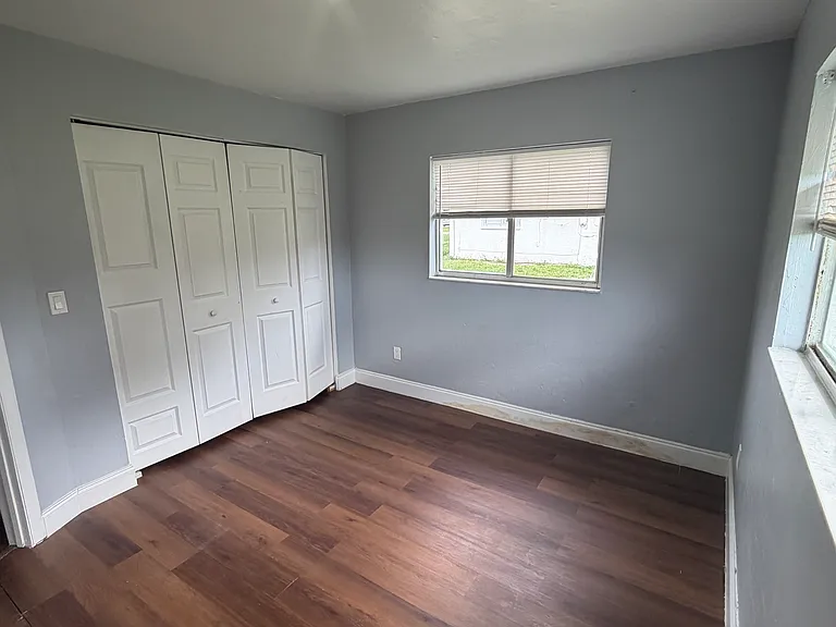 138 Gordon Ave S — Photo 2