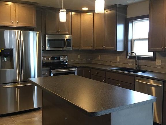 Kitchen with large island