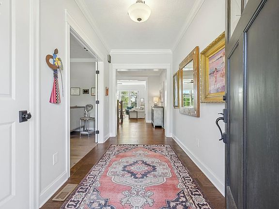 4th image of 1800 Dartmoor Ln