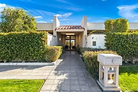 5 Columbia Dr — Photo 3