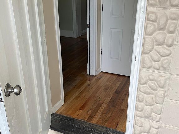 4th image of 68 Uxbridge St Floor 1