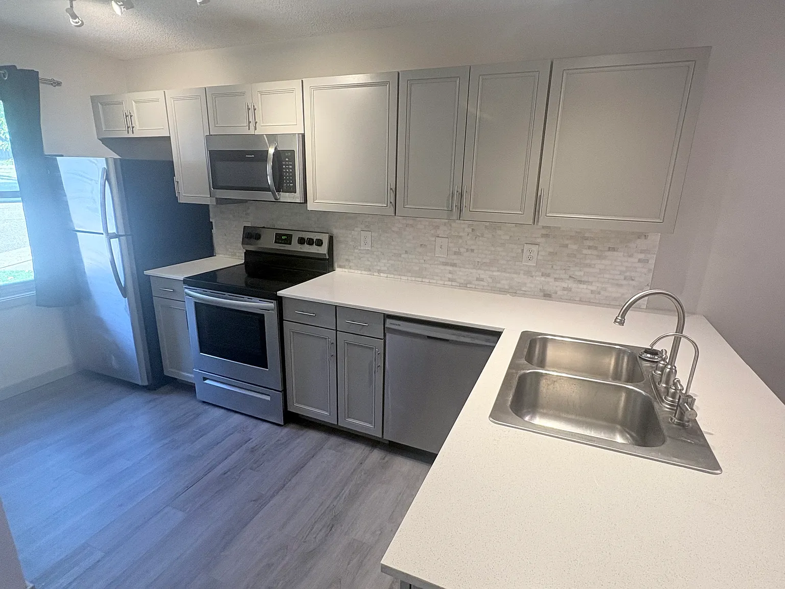 2 bed, 1.5 bath, 1008 sqft, $1,995 — Photo 4