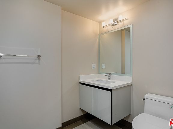5th image of 1211 9th St Unit 100