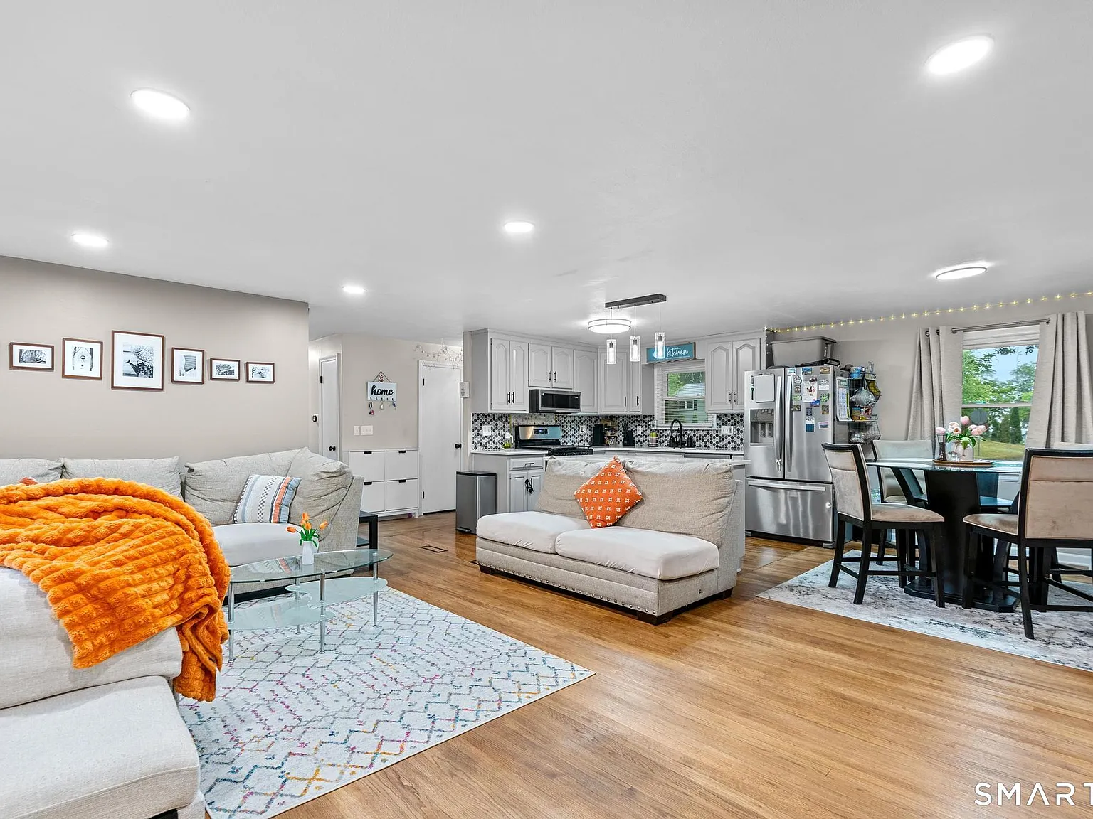 3 bed, 2.0 bath, 1200 sqft, $3,350 — Photo 2