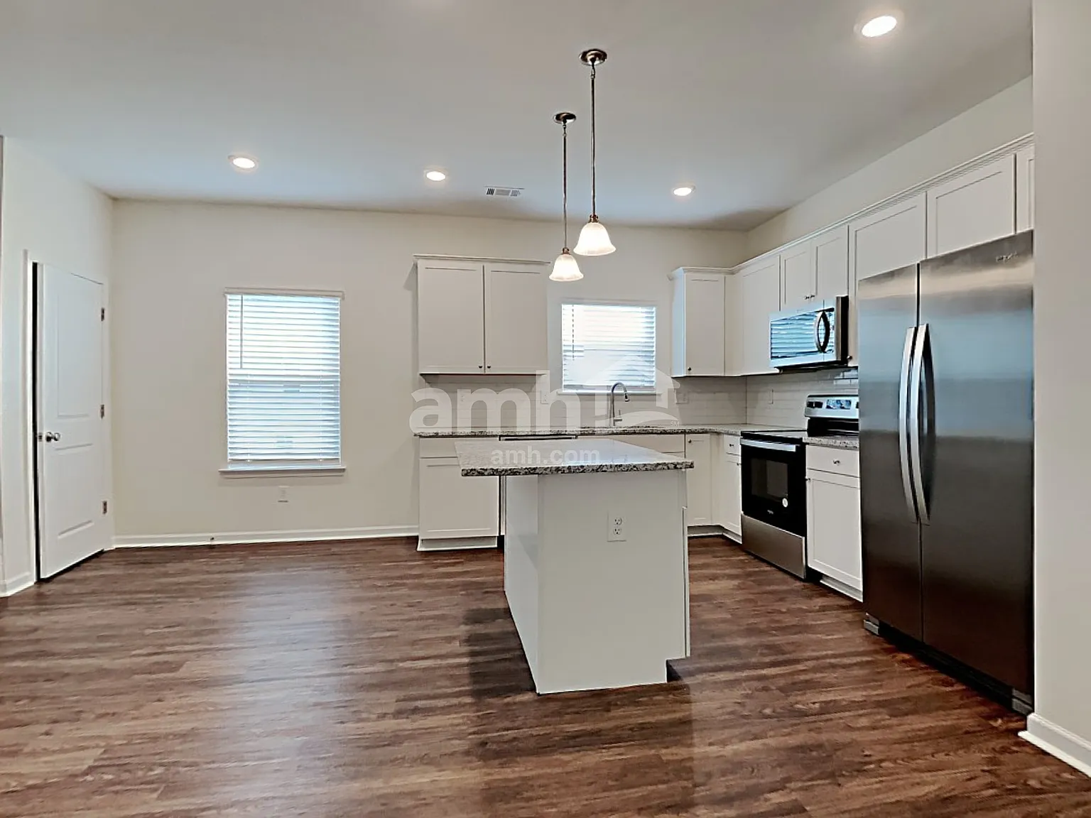 3 bed, 2.5 bath, 1892 sqft, $2,190 — Photo 3