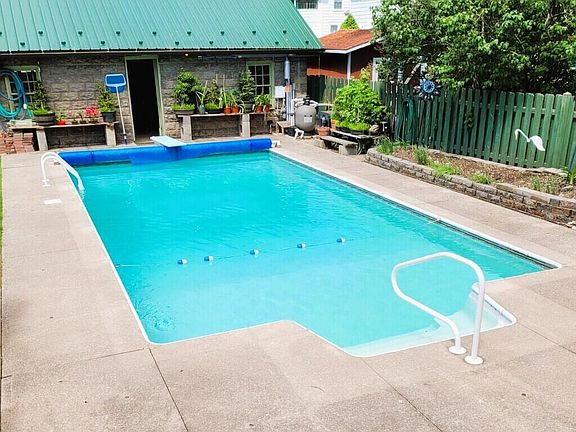 4th image of 1109 Elmira St