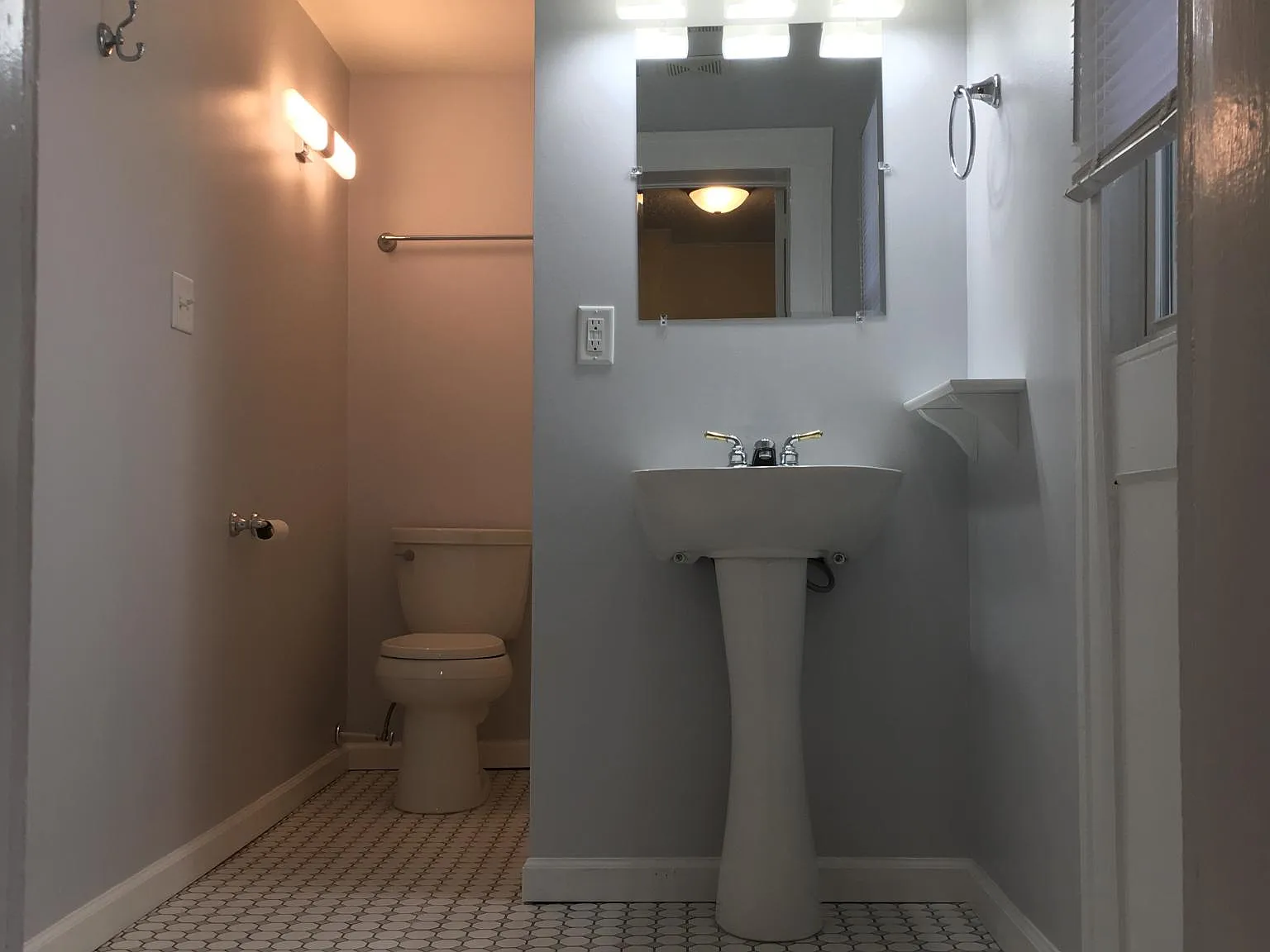 1069 Haywood Rd — Photo 3
