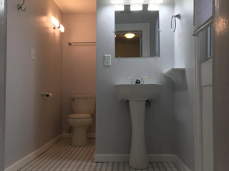 1069 Haywood Rd #4 — Photo 3