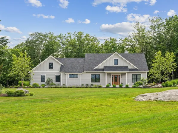 8 Farmview Drive, Pownal, ME 04069