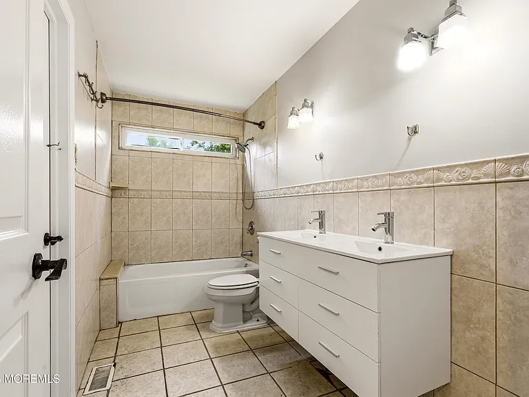 1029 Lucy Ln — Photo 10