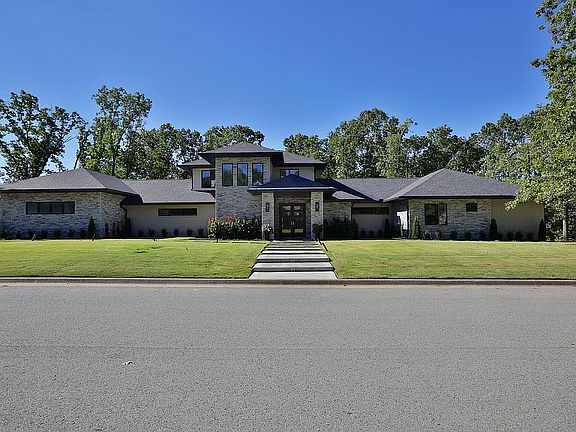 3rd image of 1411 Le Chesnay Dr