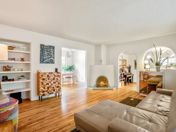 137 Camino De Las Crucitas, Santa Fe, NM 87501