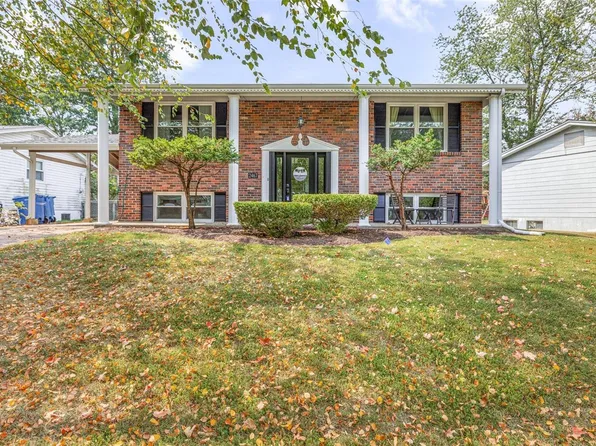 2467 Wesford Dr, Maryland Heights, MO 63043