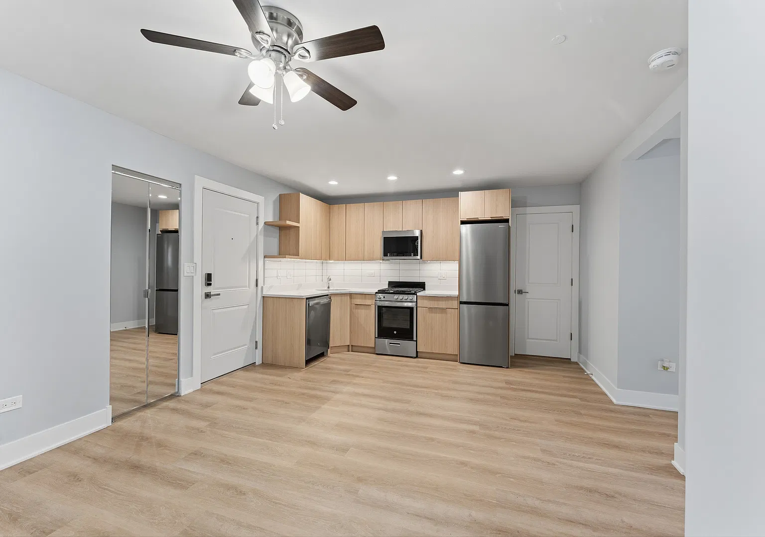 2 bed, $2,071 — Photo 3
