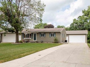 1309 Minnehaha Ln, Cedar Falls, IA 50613