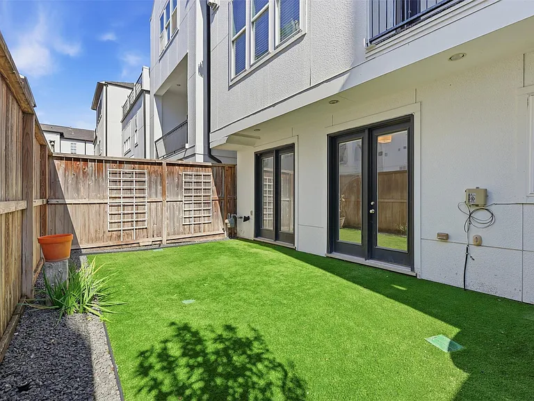 2707 Cohn Trl — Photo 3