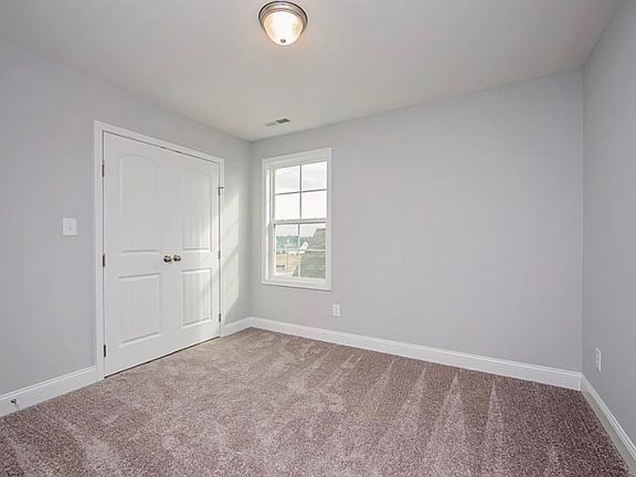 4th image of 5252 Debut Ave
