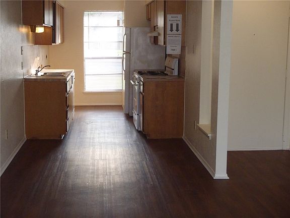 4th image of 1404 W Braker Ln #B
