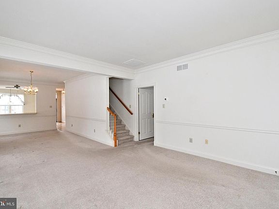 4th image of 425 Ruth Ct