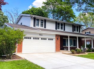 701 S Stuart Ln, Palatine, IL