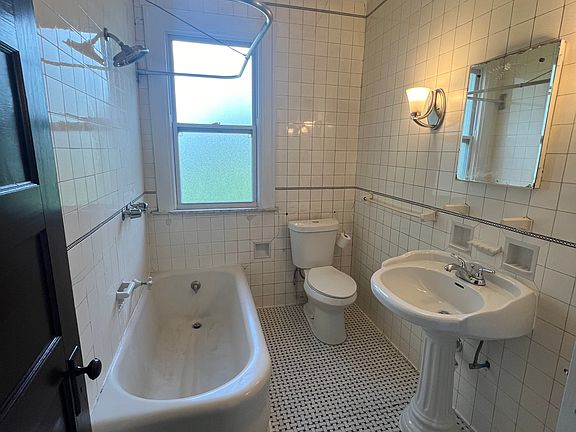 5th image of 3406 Bishop St #3406