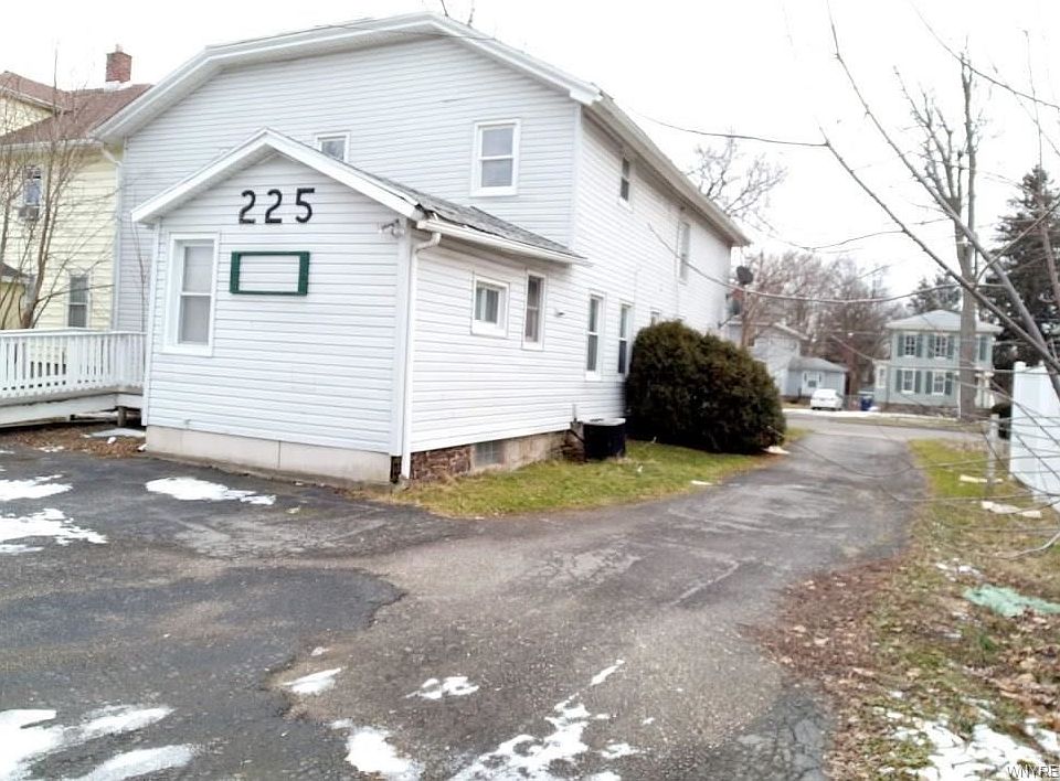 2nd image of 225 East Ave