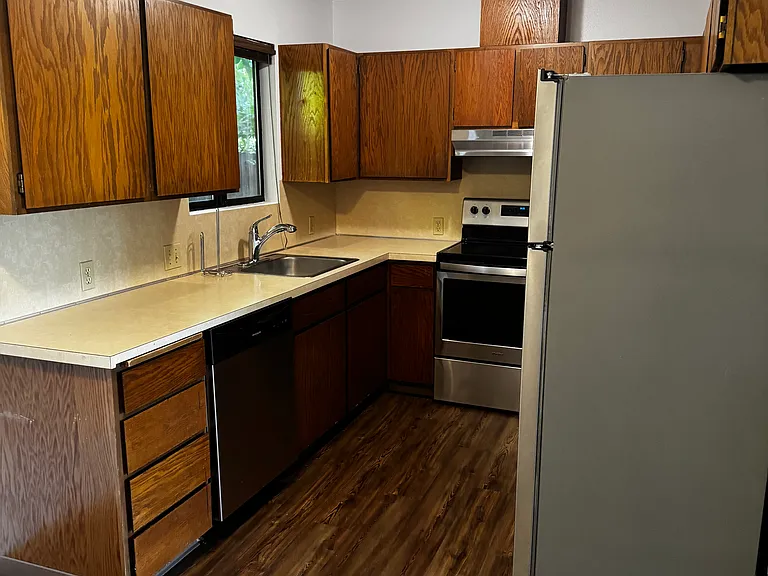 1221 Lewis St #2 — Photo 3