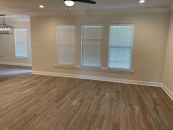 3rd image of 419 Rue Evangeline