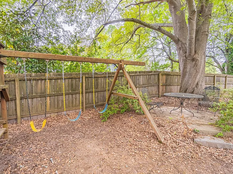 250 Wavetree Dr — Photo 31