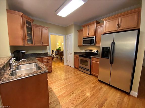 3rd image of 7490 Summerhill Dr