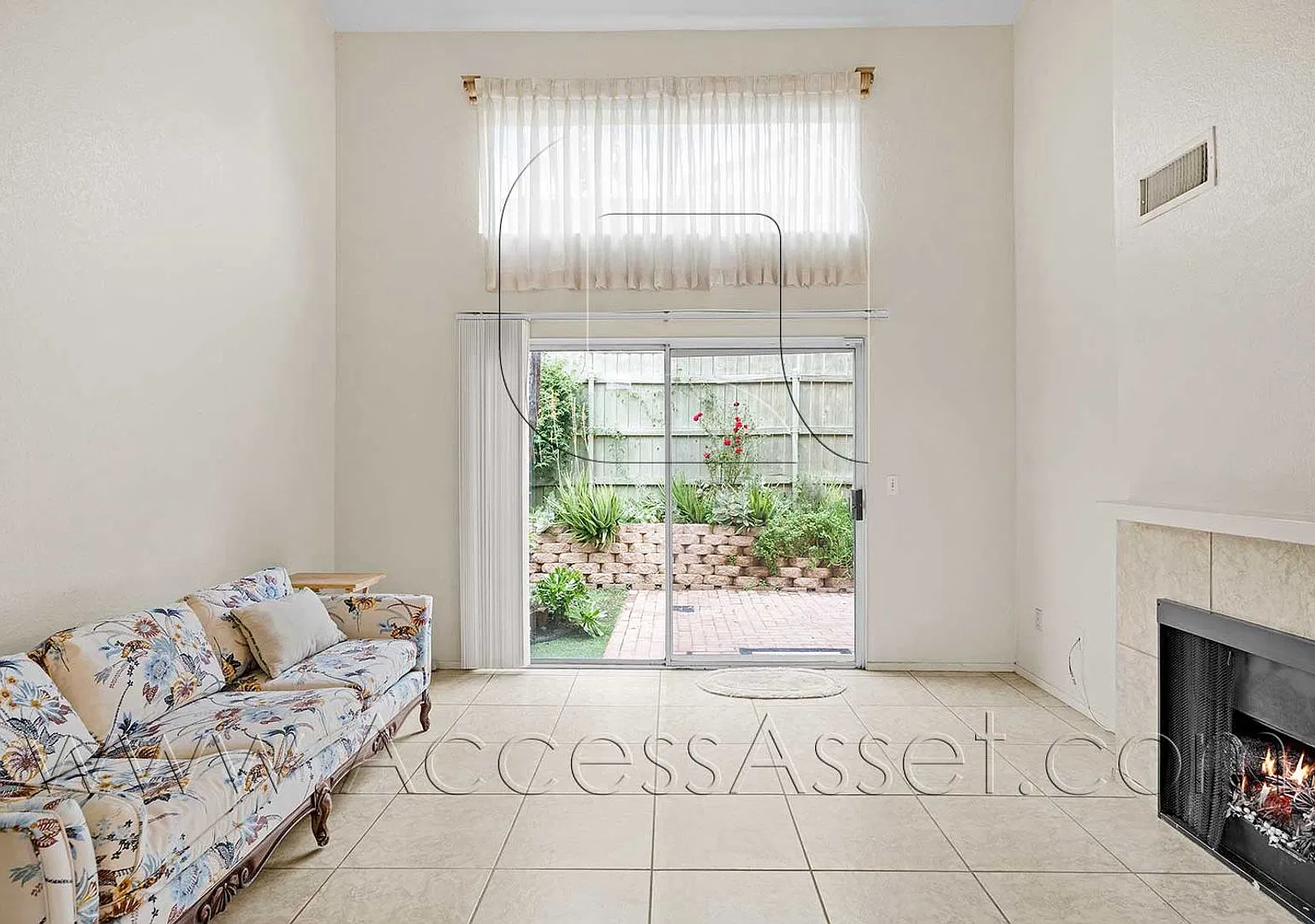 Delightful 2 Bed/1.5 Bath Townhouse In The Tranquil Parkview Villas Community! — Photo 4