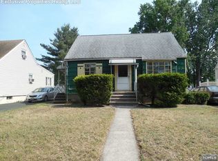 176 Evans Pl, Saddle Brook, NJ 07663