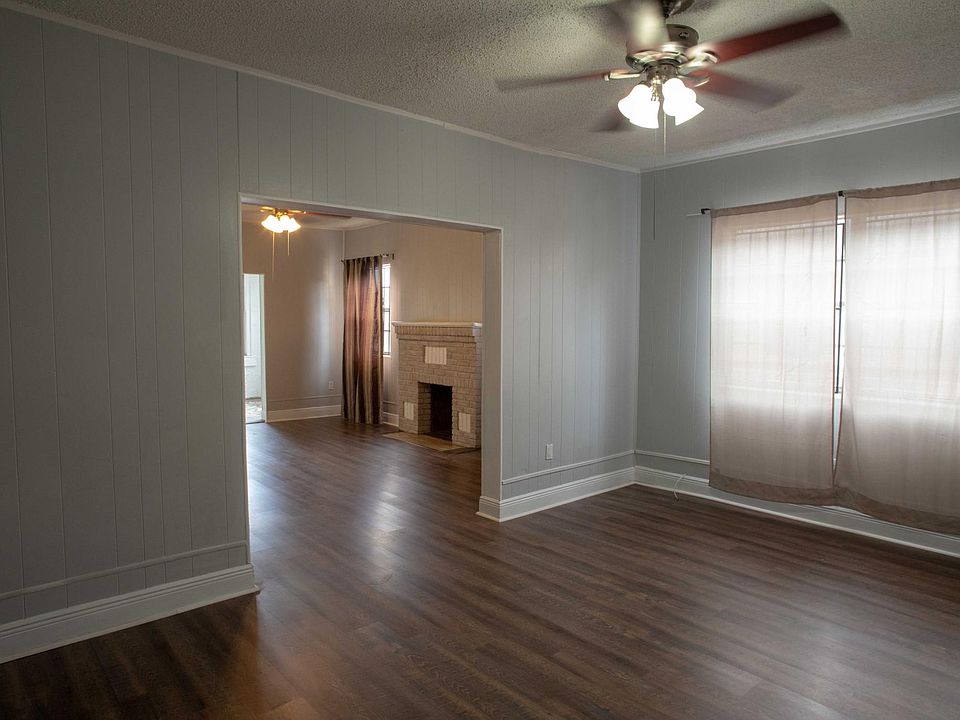 Large dining and living rooms