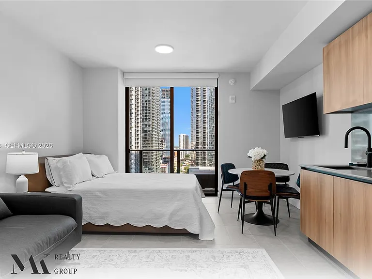 121 NE 5th St #3200 — Photo 4