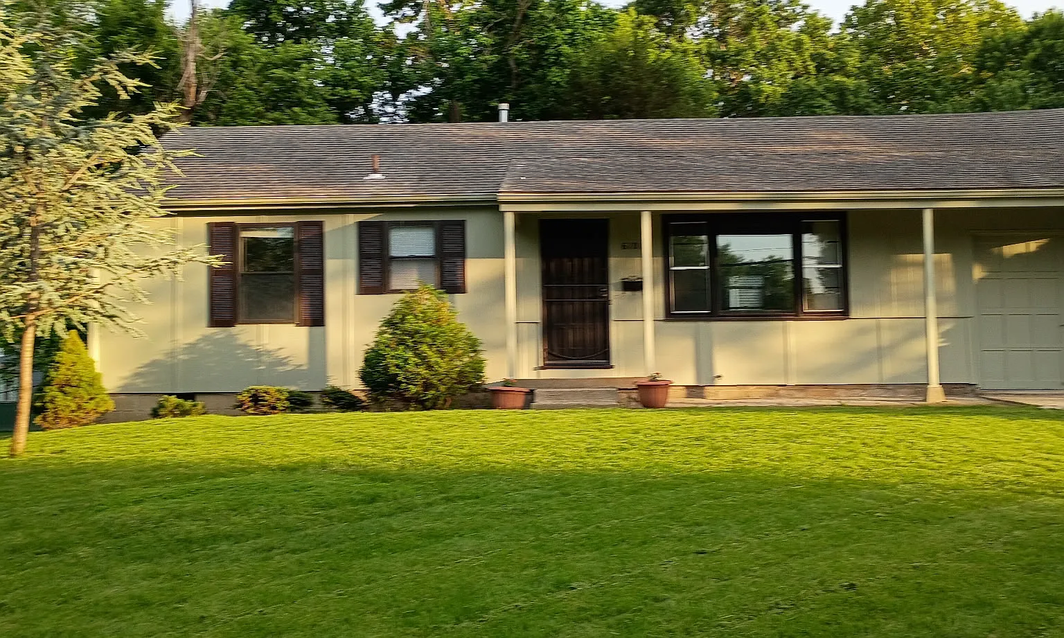 3 bed, 980 sqft, $1,850 — Photo 1