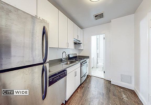 4th image of 33 E 65th St #2B