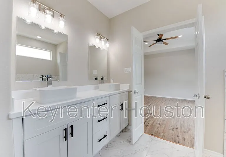 8203 Woodlyn Rd #C — Photo 54