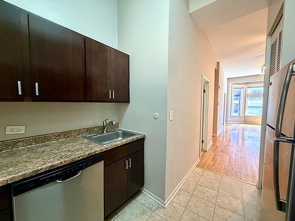 4th image of 2306 N Clark St APT 3S