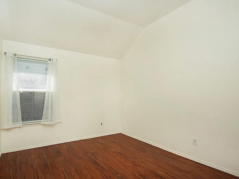 406 Leameadow Dr — Photo 15