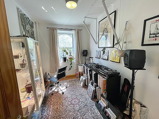 4th image of 287 N 8th St APT 3L