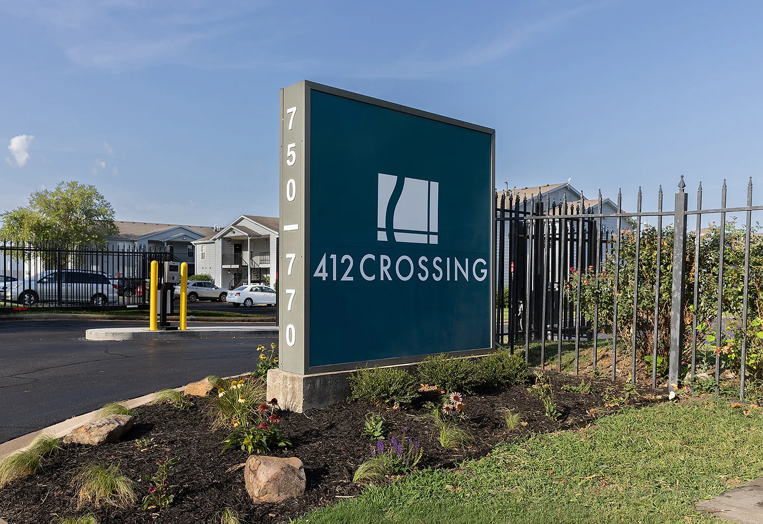 412 Crossing — Photo 1