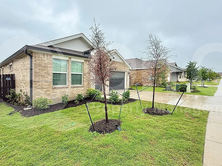 2528 Four Waters Loop — Photo 1