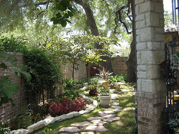 4th image of 3108 Legend Oaks Blvd