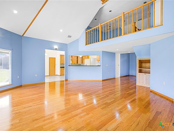 5th image of 438 Westpark Ave
