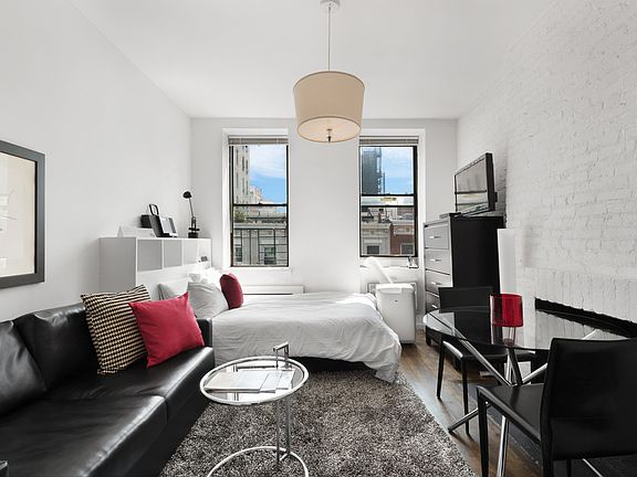 3rd image of 231 W 15th St APT 2D