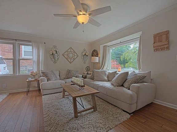 3rd image of 8586 Wexford Ave