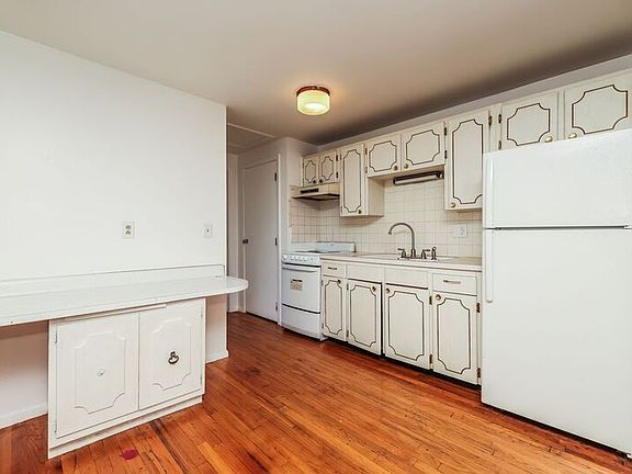 3rd image of 3611-3625 Charlotte Dr #3623