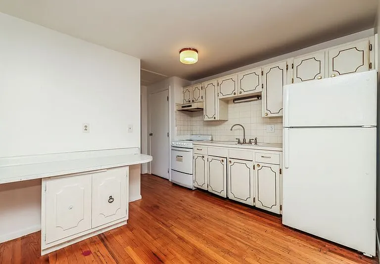 3611-3625 Charlotte Dr #3623 — Photo 3